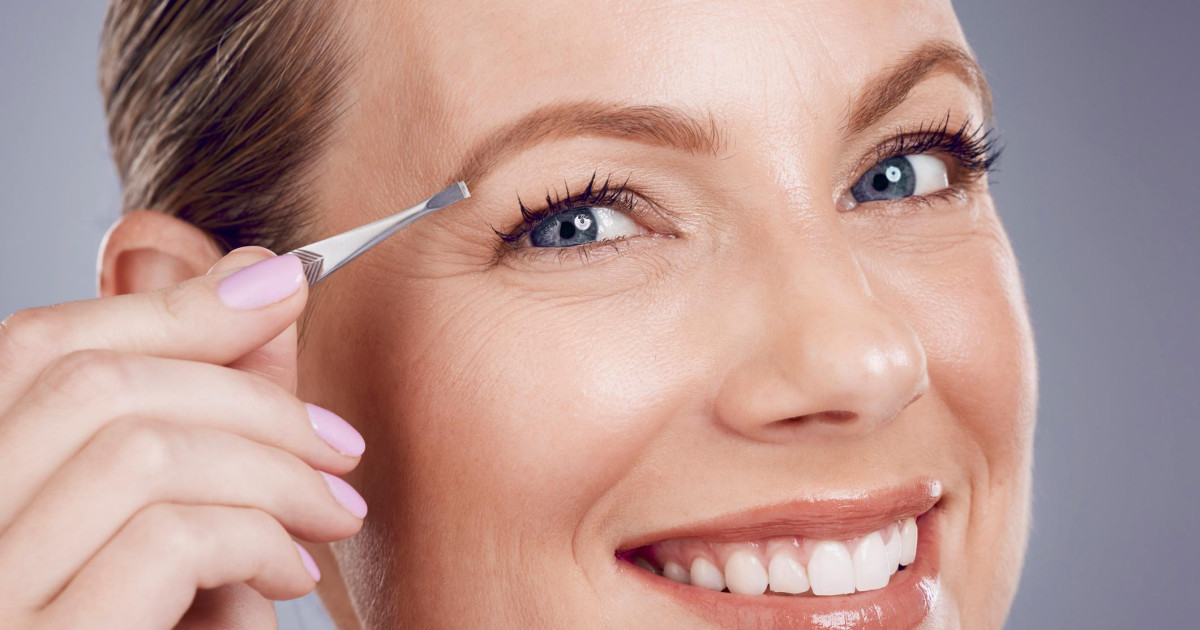 Tinte para cejas con canas: cómo teñirlas de manera natural