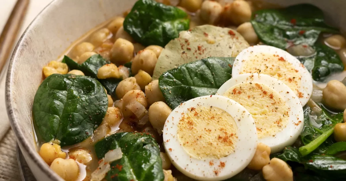 Potaje de garbanzos con Espinacas y Huevo Duro Receta Tradicional y