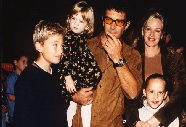 Antonio Banderas con Melanie y sus hijos, Dakota, Alexander y Stella.