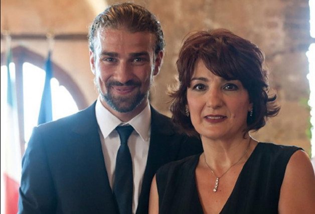 Santina D'Alessandro junto a su hijo, Mario Biondo.