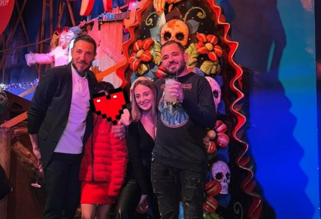 Antonio David Flores junto a sus tres hijos: Lola Flores, Rocío Flores y David Flores