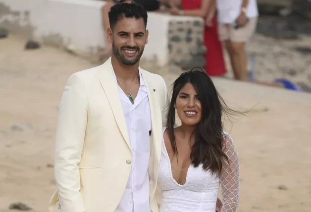 Isa Pantoja y Asraf Beno, en la boda de Anabel Pantoja y Omar Sánchez.