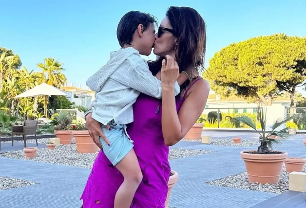 Maria Cerqueira con su hijo