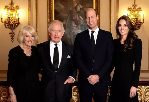 Camilla, Carlos III y los príncipes de Gales se enfrentan a una de las peores crisis de la monarquía británica.
