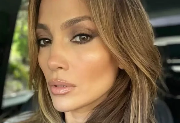 Jennifer Lopez laminado de cejas
