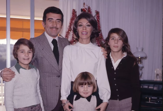 La familia Guillén Cuervo: Fernando y Gemma con sus hijos Fernando, Cayetana y Natalia.