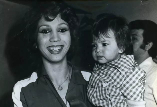 Tina, de las grecas con su hija Saray.