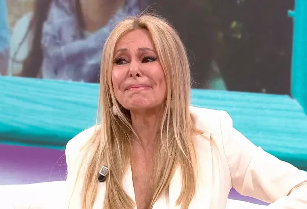 Ana Obregón llorando en 'Y ahora, Sonsoles'.