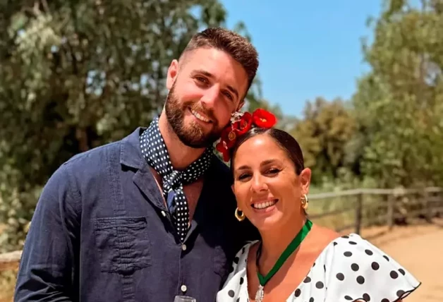 David Rodríguez con Anabel Pantoja en el Rocío.