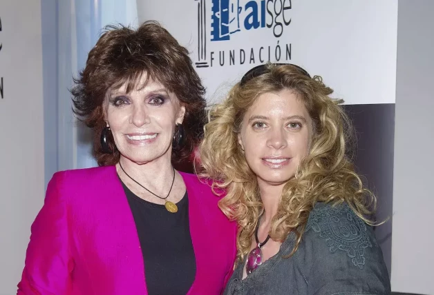 Encarnita Polo con su hija