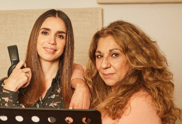 Elena Furiase y su madre, Lolita Flores, están muy unidas.