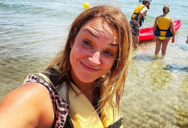 Toñi Moreno ha disfrutado junto a su pequeña de un día de playa.