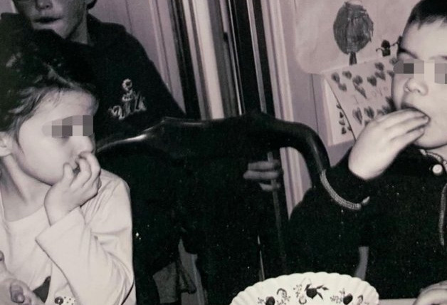 La pequeña Suri en un cumpleaños.