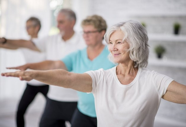 La práctica regular de yoga puede contribuir a mantener a raya el estrés.