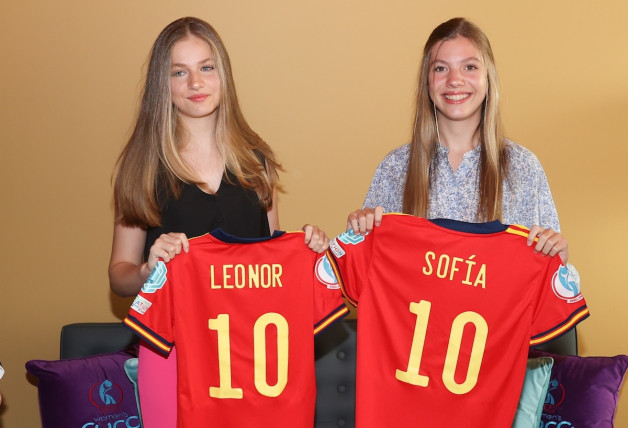 La Princesa Leonor y la Infanta Sofía en su encuentro con la selección femenina de fútbol