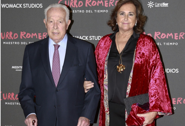 Curro Romero y Carmen Tello en un evento.