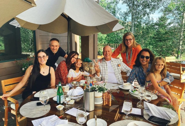 Demi Moore, Bruce Willis y su actual mujer, Emma Heming, con sus hijas