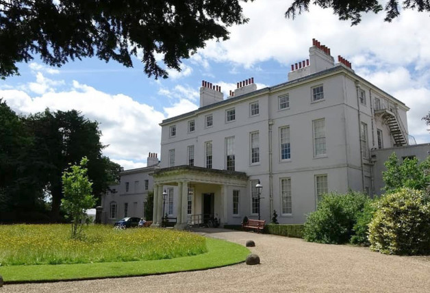 Royal Lodge, residencia de Andrés de Inglaterra desde 2004.