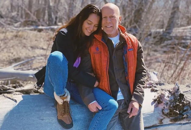 Bruce Willis con su mujer.