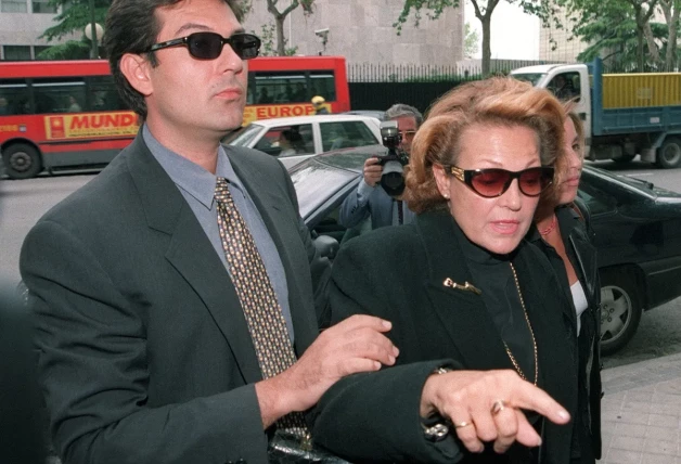 Carmen Sevilla y Augusto Algueró, en el funeral de Vicente Patuel.