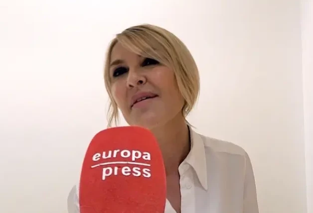 Cayetana Guillén Cuervo ante los micros de EP.