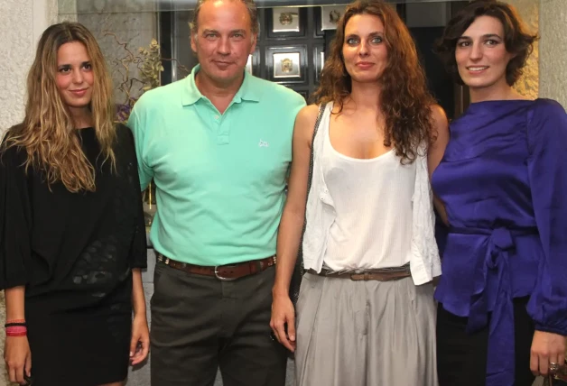 Bertín con Claudia, Alejandra y Eugenia, fruto de su matrimonio con Sandra Domecq.