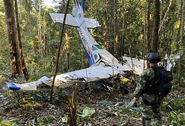 Avioneta en la selva.