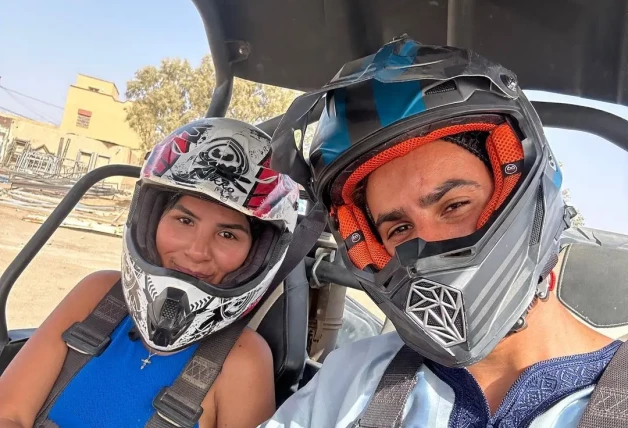 Isa y Asraf alquilaron un quad en su viaje