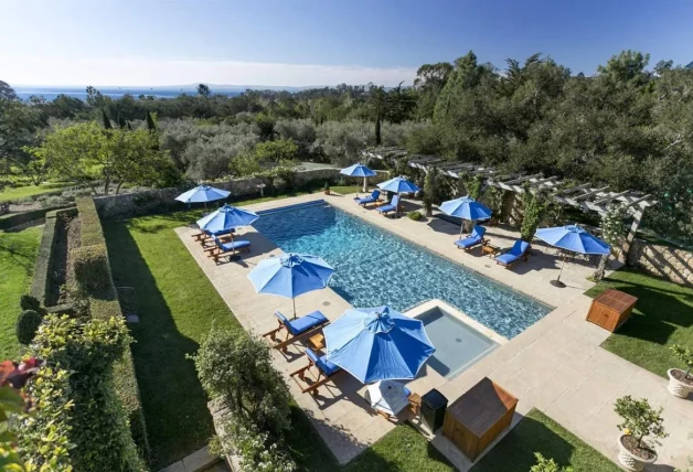 Piscina de la casa de Harry y Meghan. Movoto Real State