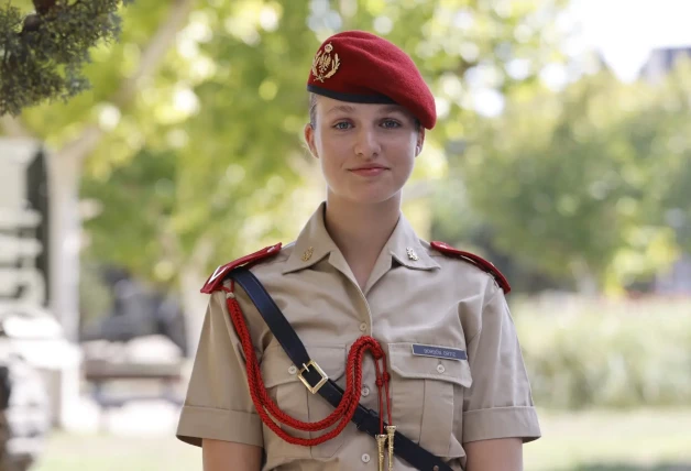 La princesa Leonor recibe el sable de cadete en la Academia de Zaragoza