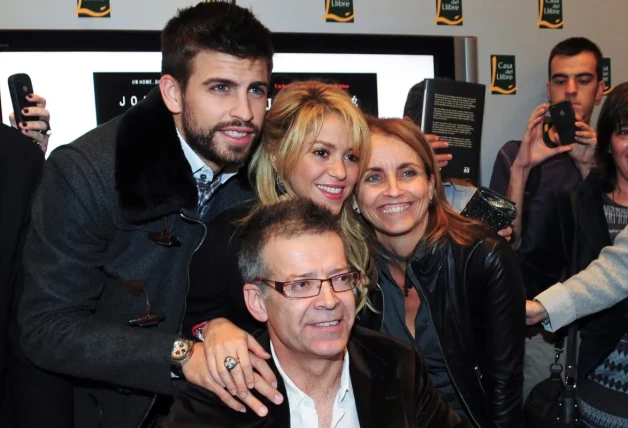 Joan Piqué junto a su mujer, su hijo Gerard y Shakira.