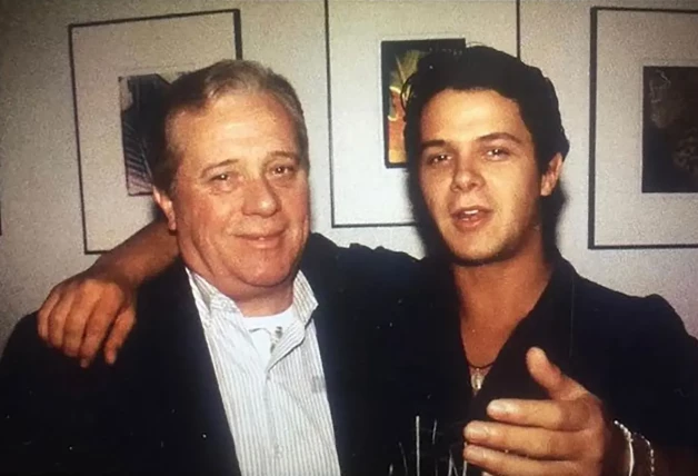 Alejandro con su padre.