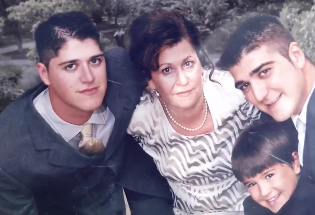 Antonio Orozco, su madre y sus hermanos