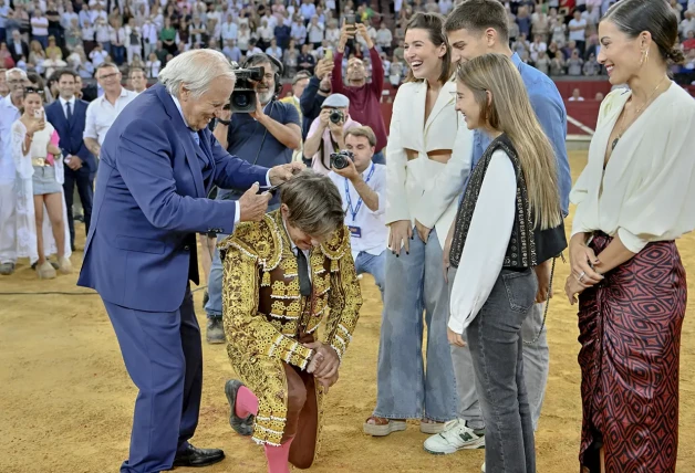 Manuel Díaz, que se emocionó cuando su padre le cortó la coleta, planea volcarse en la familia y en varios proyectos profesionales.