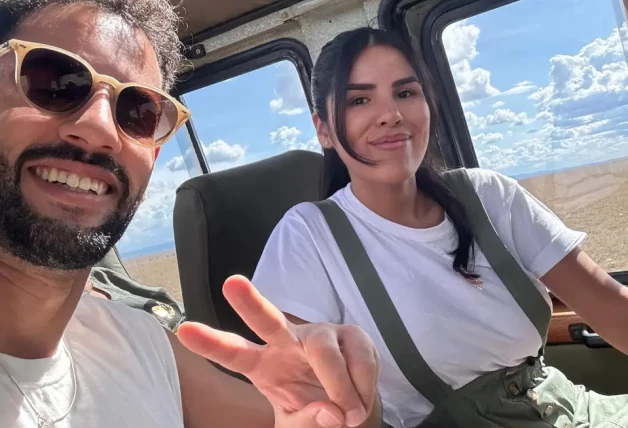 Isa Pantoja y Asraf Beno, muy felices durante su safari.