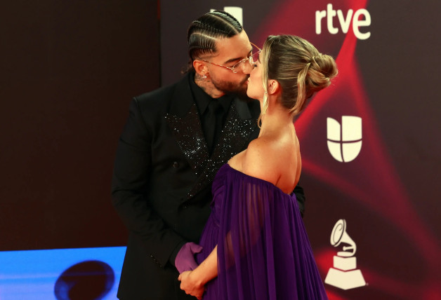 EuropaPress_5582129_cantante_maluma_pareja_susana_gomez_posan_photocall_previo_gala_entrega