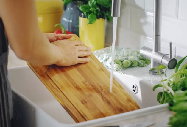 4 métodos sencillos para limpiar las tablas de madera y dejarlas como el  primer día (incluye vídeo)