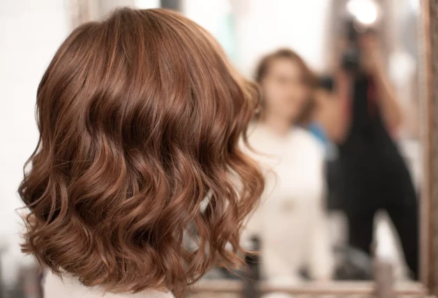 Elegancia con ondas al agua