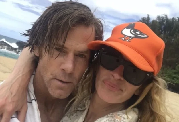 Julia Roberts abraza a su marido, Danny Moder