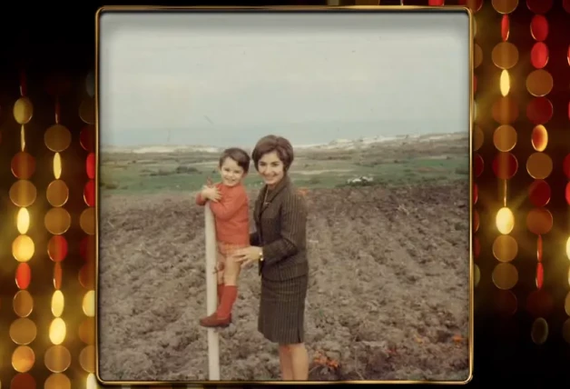 Jesús Vázquez y su madre, cuando era un niño.