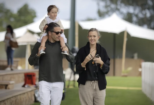 Marta Ortega, Carlos Torretta y su hija Matilda el Concurso de Saltos Internacional de Casas Novas (EFE)