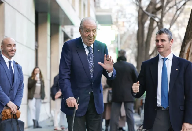 El rey emérito saliendo del cumpleaños de su hija Elena