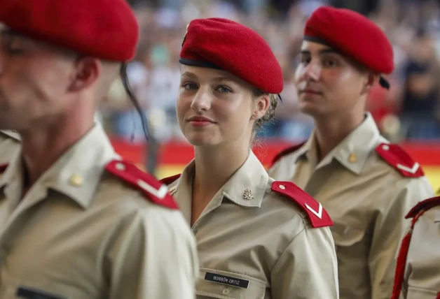 La dama cadete Borbón Ortiz, una más en la Academia Militar de Zaragoza.