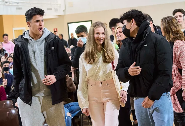 Leonor con amigos