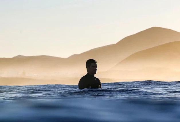 Miguel Bernardeau estuvo más de 3 horas en el mar.