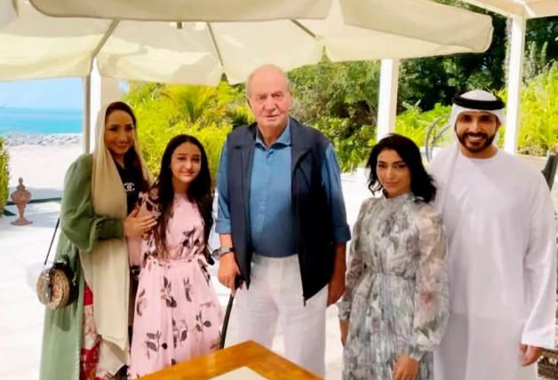 Juan Carlos con la familia real de Emiratos Árabes
