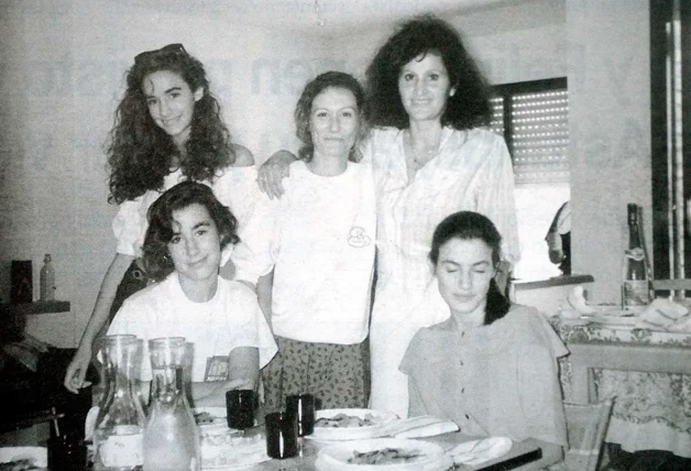 Letizia, Telma y Erica Ortiz con su madre Paloma Rocasolano y una amiga de ésta.