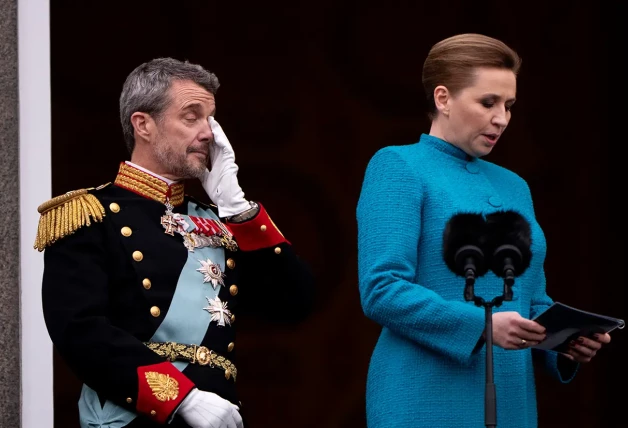 Federico de Dinamarca emocionado en el acto de coronación.