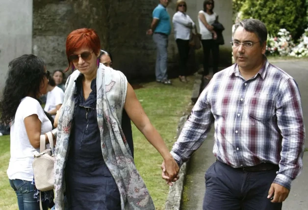 Sandra Ortega y su marido en el funeral de su madre, Rosalía Mera, en 2013