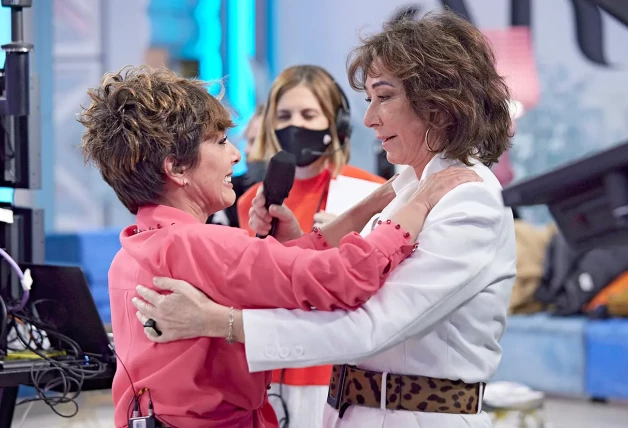 Ana Rosa sorprendió a Sonsoles en directo en el 2021 en Telecinco.